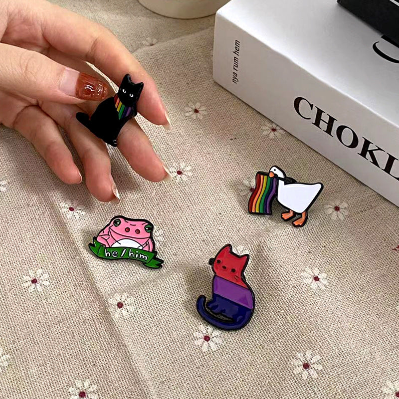 Cartoon de aleación al por mayor lindo gato negro pato lgbt arcoirbow broche